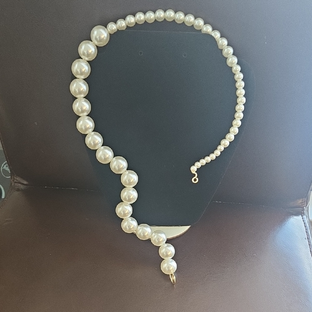 Elegant Pearl Collar Necklace